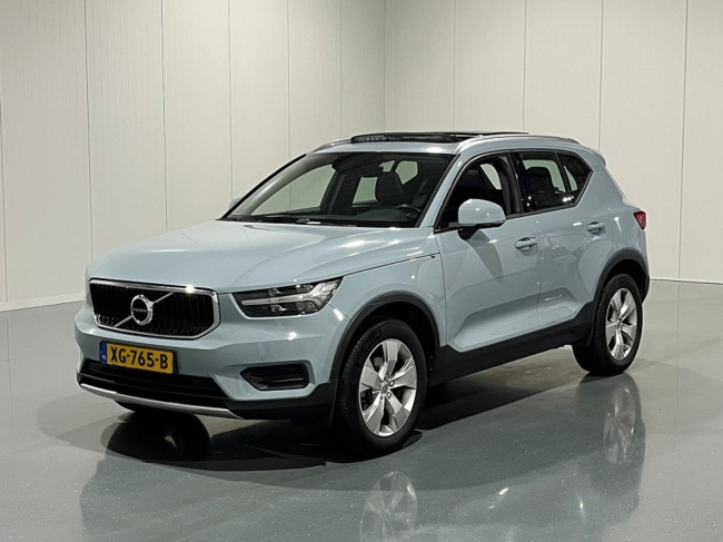 Volvo XC40 - 1.5 T3 Momentum Pano